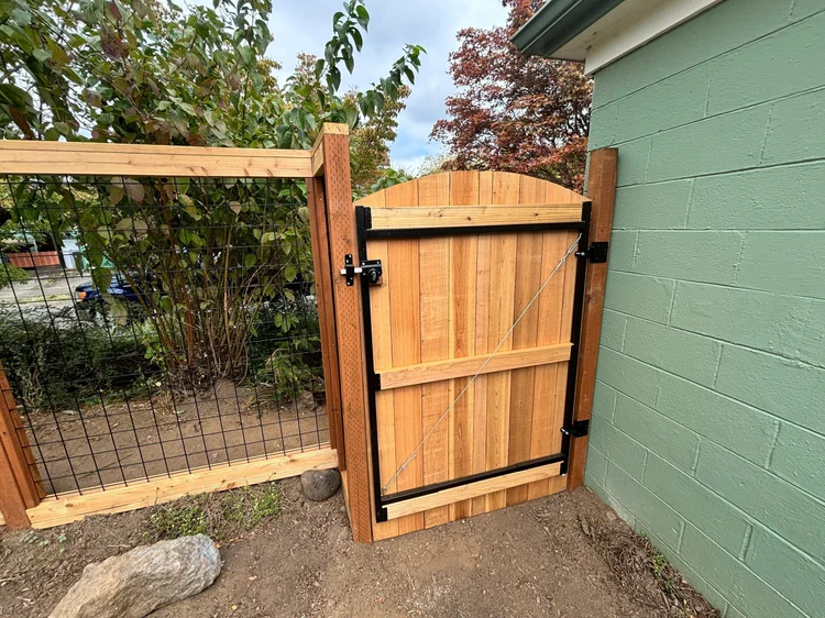 Newly built bullwire fence and gate on residential property