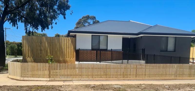Newly built PVC Hampton style fence on residential property.